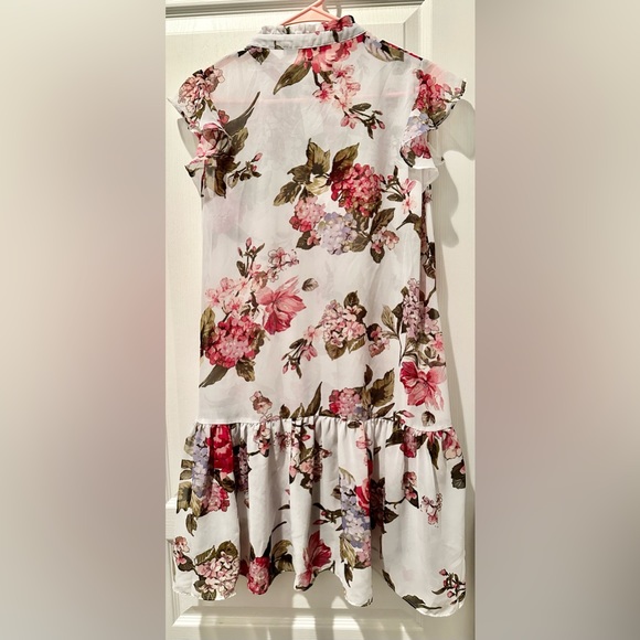 Julia Jordan Flutter Sleeves Pintucked Button Front Whimsical Floral Shift Dress - Picture 7 of 9